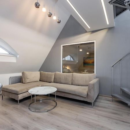 Penthouse Apartment With Terrace Riga Bagian luar foto