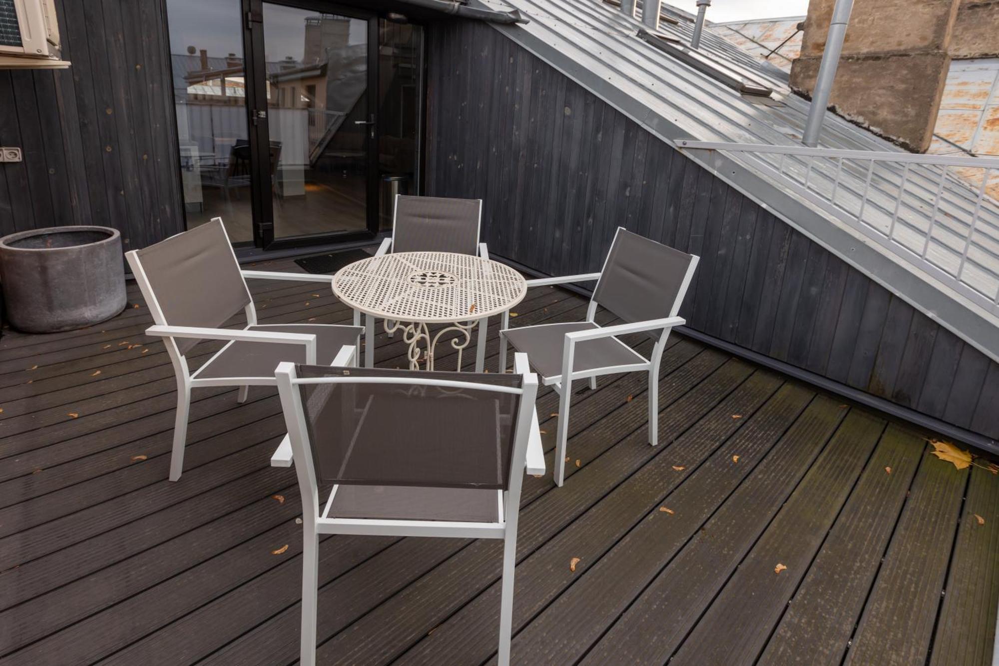 Penthouse Apartment With Terrace Riga Bagian luar foto